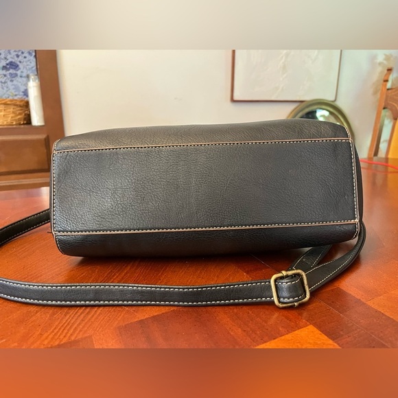 Roots Black Leather Handbag Crossbody Bag NWOT - Picture 6 of 10